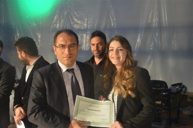 Edremit Liseler Arası Türk Halk Müziği Solo SES Yarışması Düzenlendi