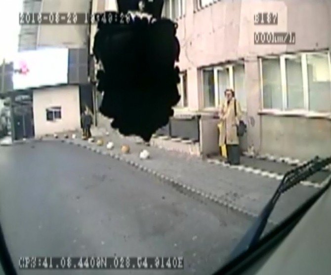 Halk Otobüsü Şoförünün Cep Telefonunu Çalan Hırsız Kameraya Yakalandı