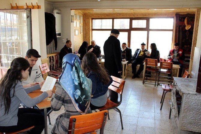 Erzincan’da Kıraathaneler Aslına Dönüyor