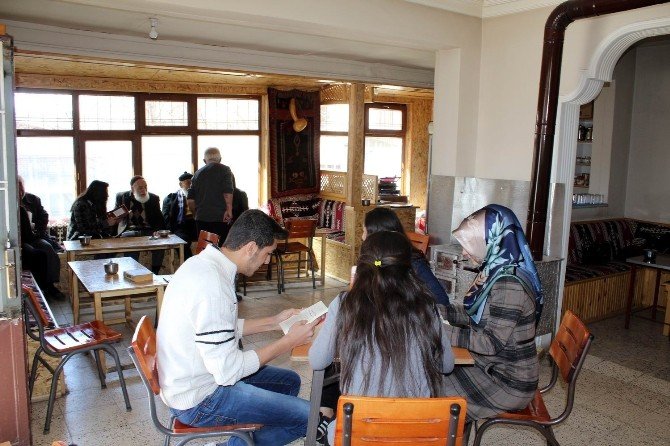 Erzincan’da Kıraathaneler Aslına Dönüyor