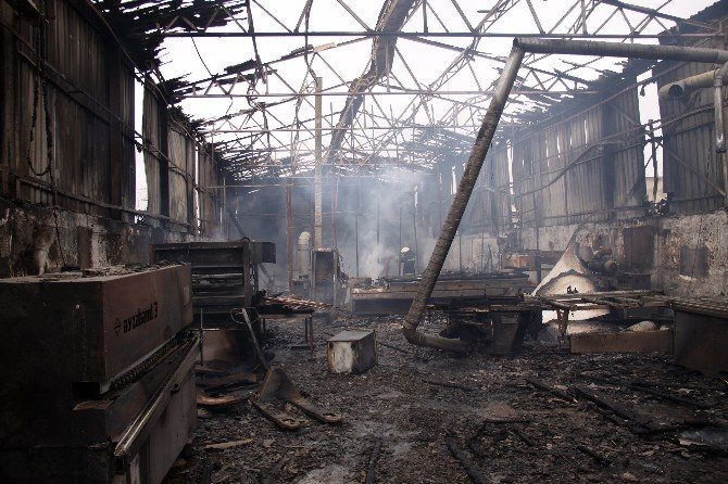 Fabrikada Çıkan Yangın Korkuttu