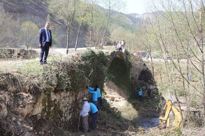 Tarihi Kızılgeçit Köprüsü Gün Yüzüne Çıkıyor
