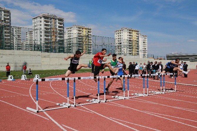 Şahinbey Belediyesi’nden Genç Atletlere Destek