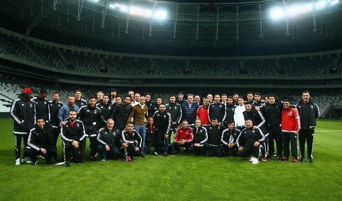 Beşiktaşlı Futbolcular Vodofone Arena’yı Gezdi