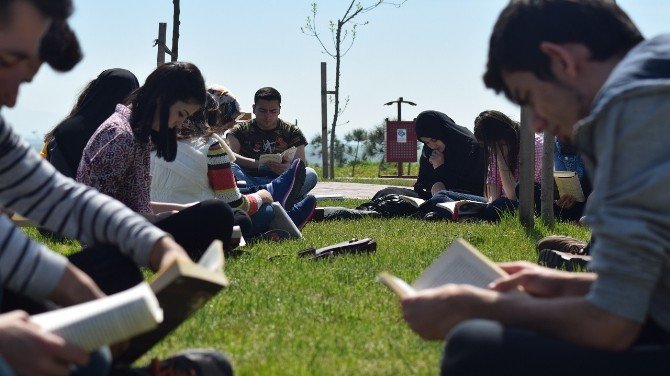 Bandırma Onyedi Eylül Üniversitesi “Kitabını Al Gel” Etkinliği Düzenledi