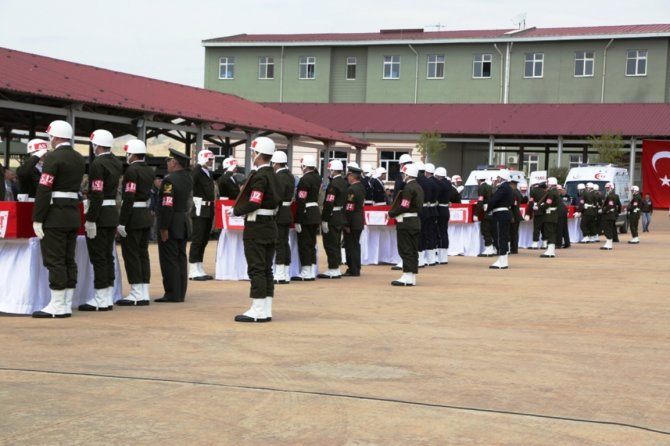 Nusaybin'de şehit olan 5 asker ve 1 polis için tören düzenlendi