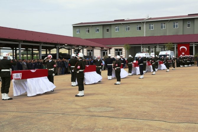 Nusaybin'de şehit olan 5 asker ve 1 polis için tören düzenlendi