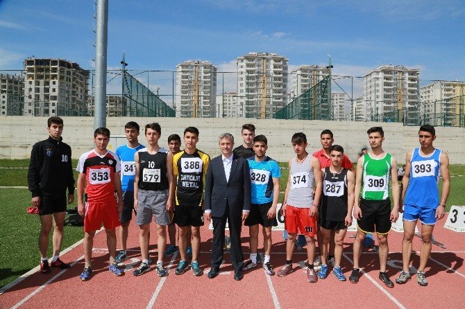 Şahinbey Belediyesi’nden Genç Atletlere Destek