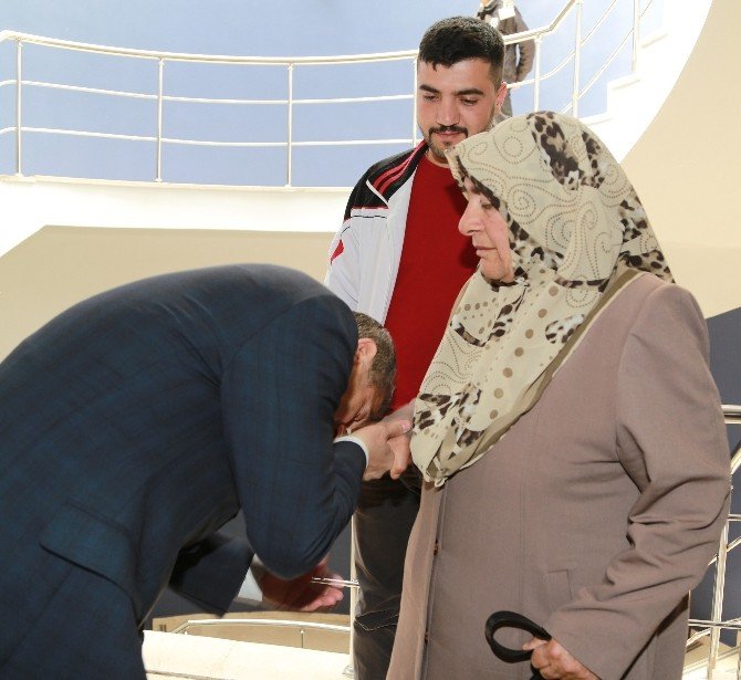 Şahinbey Belediyesi Şehit Olan Özel Harekat Polisi Taner Cinpolat’ın İsmini Sosyal Tesisi Verdi