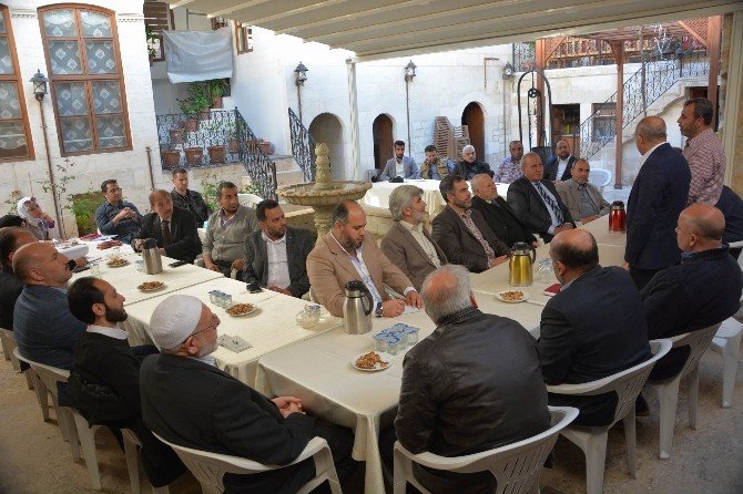 Suriyeli Kanaat Önderleri, Belediye Başkanı Kara’yı Ziyaret Etti