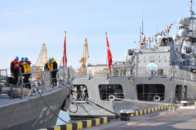 Türk savaş gemileri Ukrayna’da