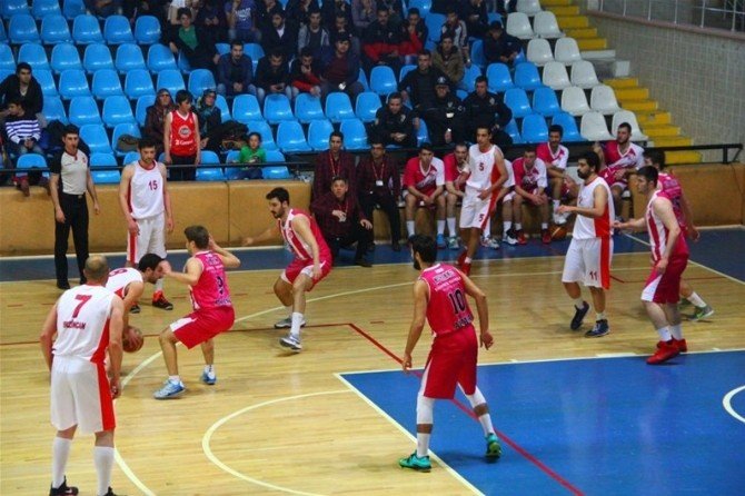 Erzincan Gençlik Spor Lideri Devirdi