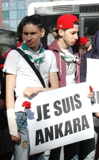 Belçikalı Ve Fransız Gençler Ankara’daki Saldırıda Ölenleri Andı
