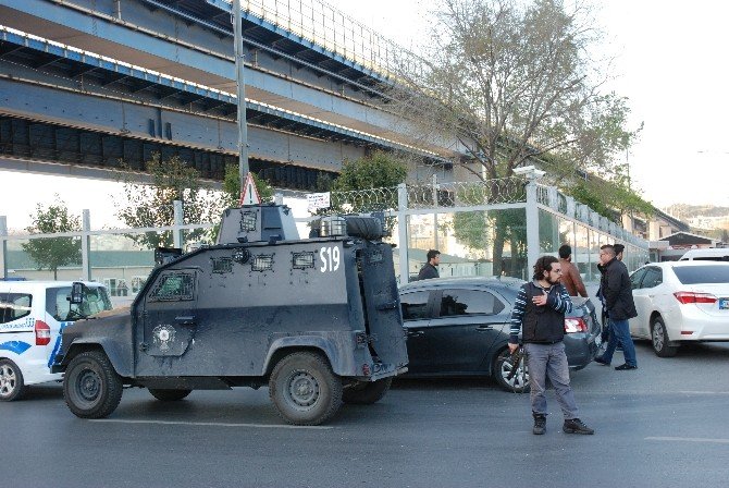 Eyüp’te Polisi Alarma Geçiren 3 Genç Gözaltına Alındı