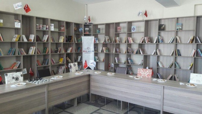 Genç ASKON Mehmet Akif Ersoy Ortaokulu’na Kütüphane Kazandırdı