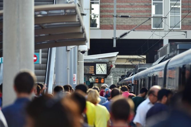 İzmir'de raylı sistemler 1 milyar yolcuyu aştı