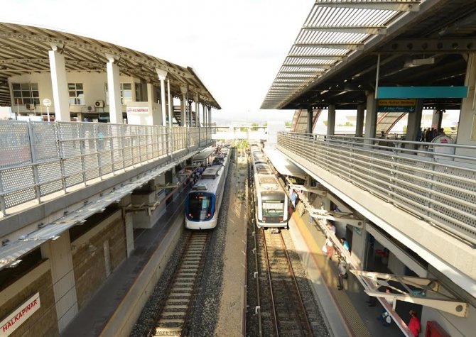 İzmir'de raylı sistemler 1 milyar yolcuyu aştı
