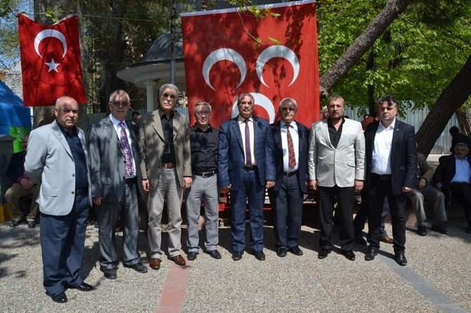 MHP Balıkesir İl Teşkilatı Türkeş’i Andı