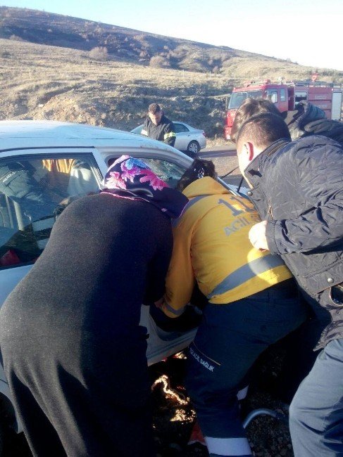 Sandıklı’da Trafik Kazası: 2 Yaralı