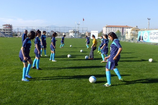 Hacı Mustafa Bankoğlu Ortaokulu Kız Takımı Antalya’yı Temsil Edecek