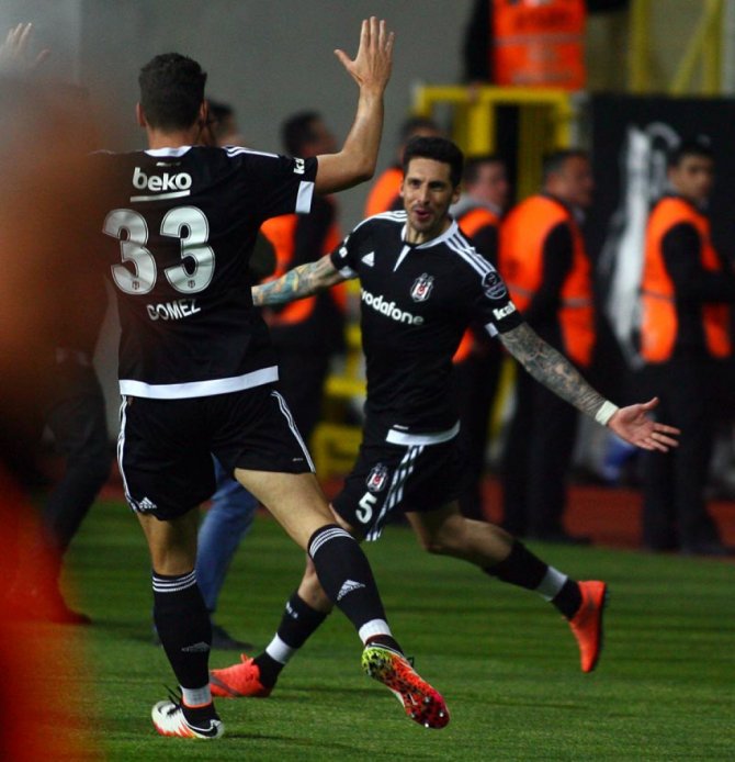 Kasımpaşa'ya 2-1 yenilen Beşiktaş zirvede ağır yara aldı