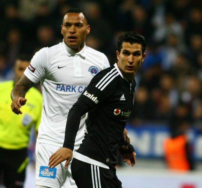 Kasımpaşa'ya 2-1 yenilen Beşiktaş zirvede ağır yara aldı