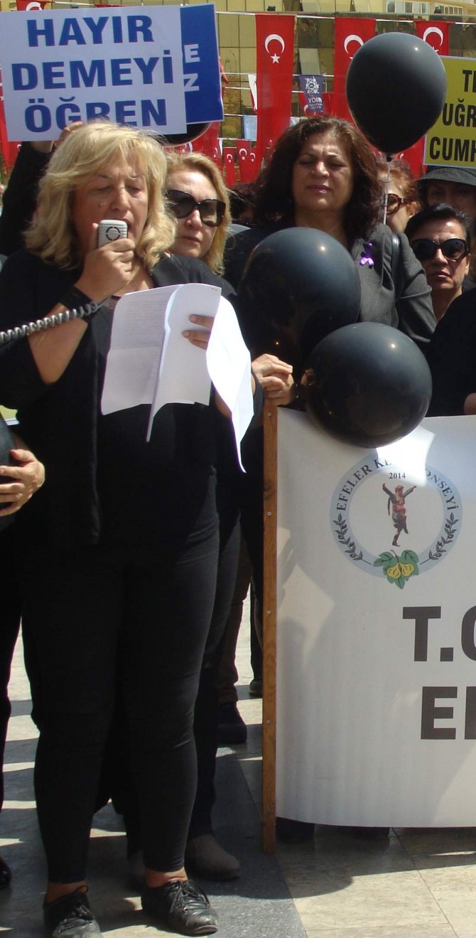 Çocuk istismarını siyah balonla protesto ettiler