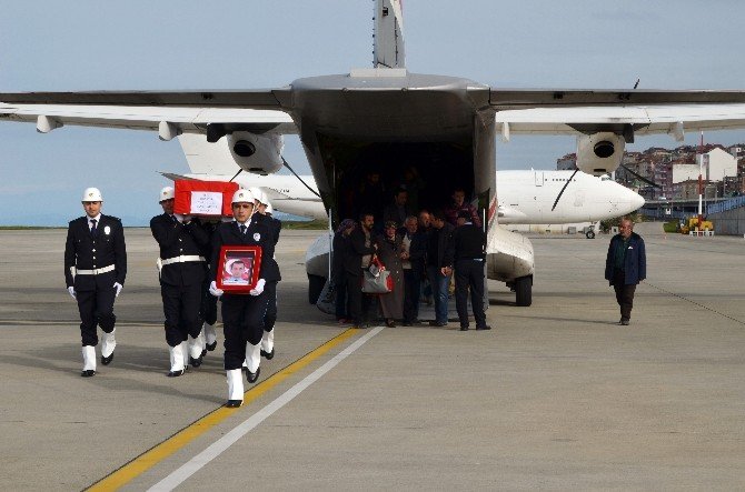 Gümüşhaneli Şehit Komiser Yardımcısının Cenazesi Askeri Uçakla Trabzon’a Getirildi