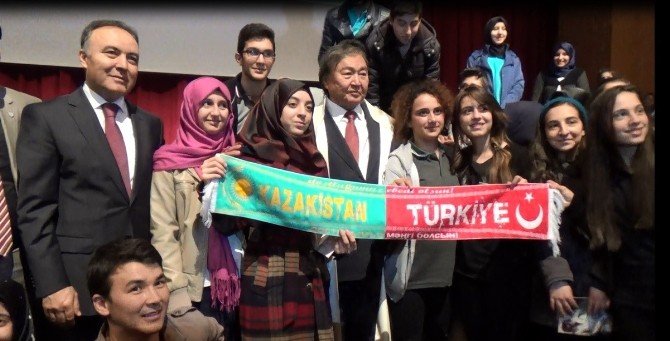 Atatürk Üniversitesi’nden Kazak Şair Olcas Süleymanov’a Fahri Doktora