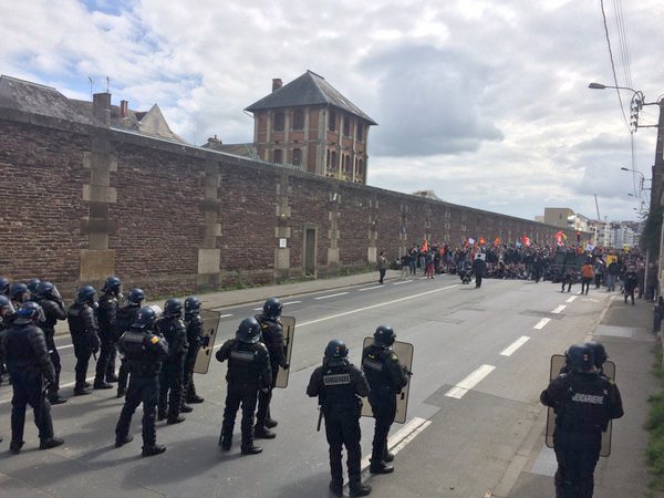 Fransa'da çalışma yasasına tepkiler dinmiyor: 130 kişi gözaltına alındı
