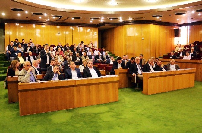 İskenderun Belediyesi’nde Gergin Meclis Toplantısı