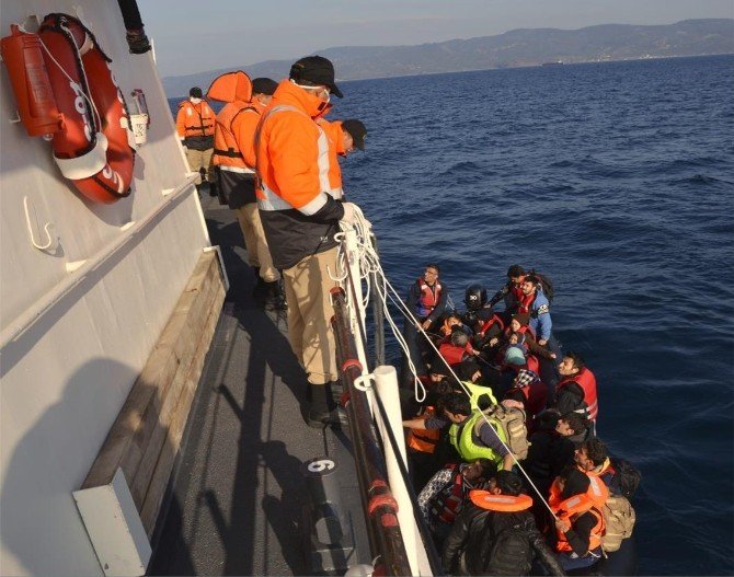 Ege Denizinde Nisan Ayında 247 Göçmen Yakalandı