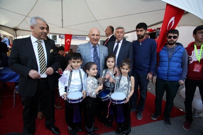 Başkan Altınok Öz, Burak Bora Anadolu Lisesi’nin Kan Bağışı Kampanyasına Katıldı