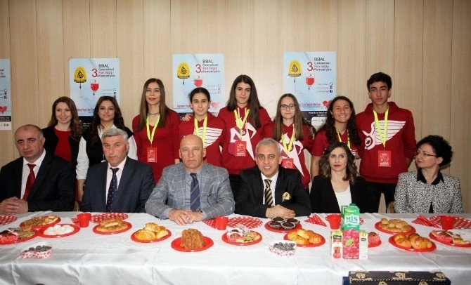 Başkan Altınok Öz, Burak Bora Anadolu Lisesi’nin Kan Bağışı Kampanyasına Katıldı
