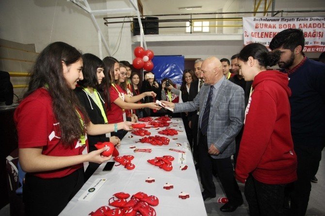 Başkan Altınok Öz, Burak Bora Anadolu Lisesi’nin Kan Bağışı Kampanyasına Katıldı