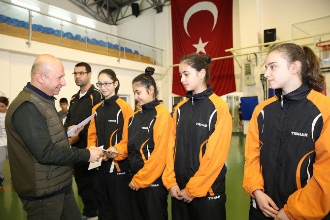 Başkan Çolakbayrakdar Türkiye Şampiyonlarını Ödüllendirdi