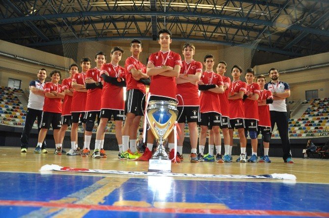 Yamanlar Voleybol’da Beş Yıl Üst Üste Türkiye Şampiyonu