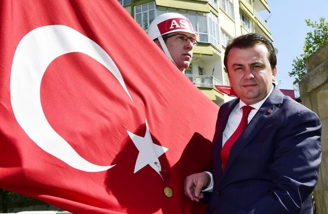 İstiklal madalyası Türk bayrağına 91. kez takıldı