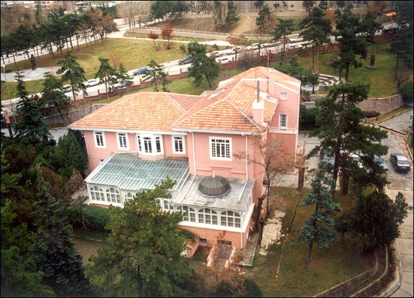 İnönü ailesinin 48 yıl yaşadığı Pembe Köşk ziyarete açılacak