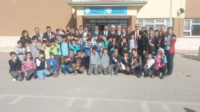 Afyonkarahisar’da Ortaokullar Arası Satranç Şenliği Düzenlendi