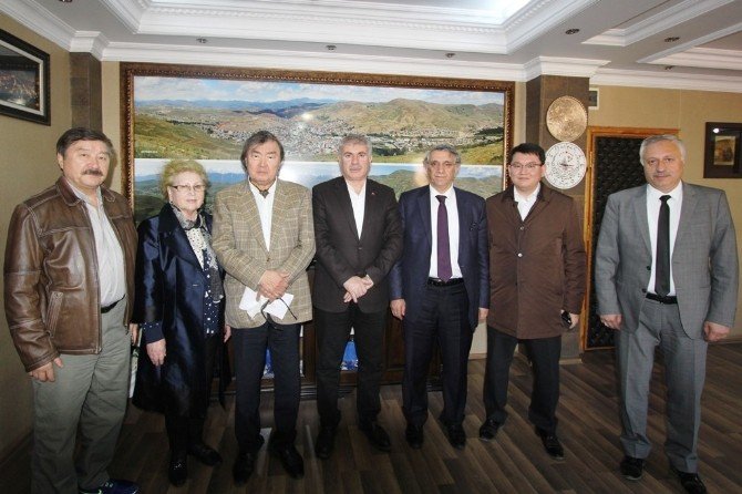 Kazakistan Heyetinden Başkan Memiş’e Ziyaret