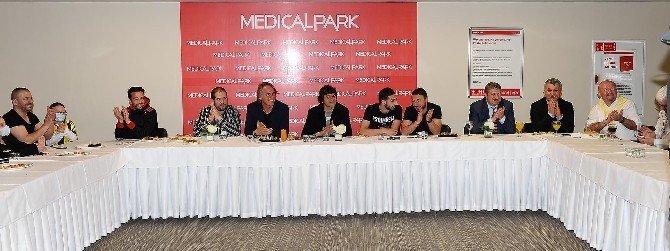 Galatasaray’dan Kanser Hastası Çocuklara Madalya