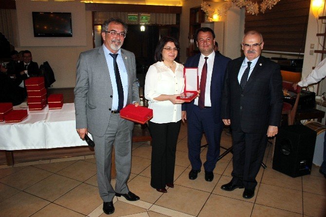 Salihli’de Avukatlar Plaketle Onurlandırıldı