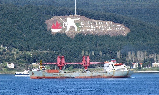Rus Askeri Kargo Gemisi Çanakkale Boğazından Geçti