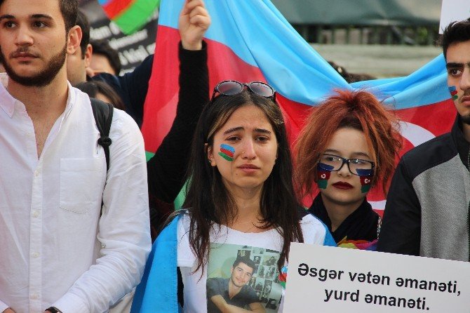 Azerbaycanlı Öğrencilerden ‘Karabağ’ Protestosu