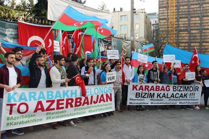 Azerbaycanlı Öğrencilerden ‘Karabağ’ Protestosu