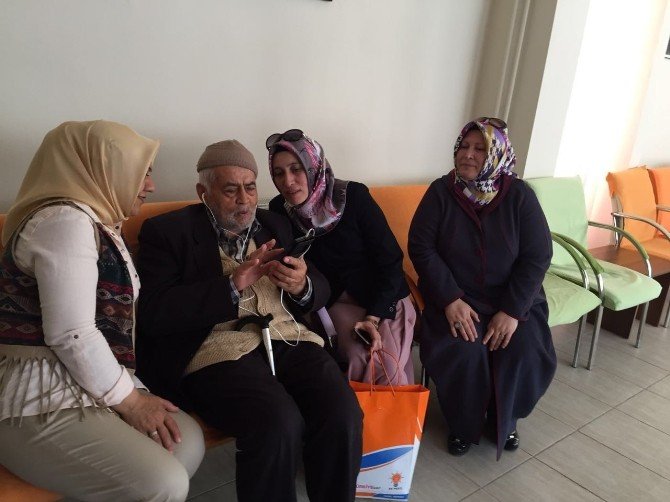 AK Partili Kadınlardan Yaşlılara Ziyaret