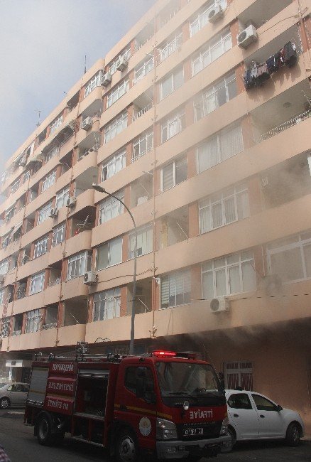 Yangında Apartman Sakinleri Mahsur Kaldı