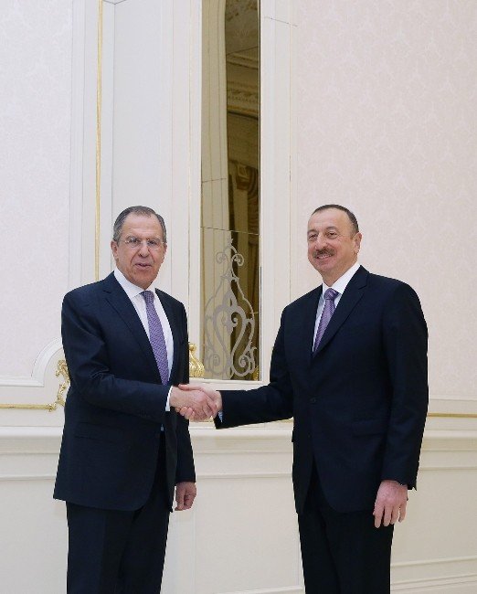 Azerbaycan Cumhurbaşkanı Aliyev, Lavrov’u Kabul Etti