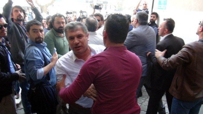 Batman’da AK Parti Ve CHP’liler Arasında Çelenk Gerginliği